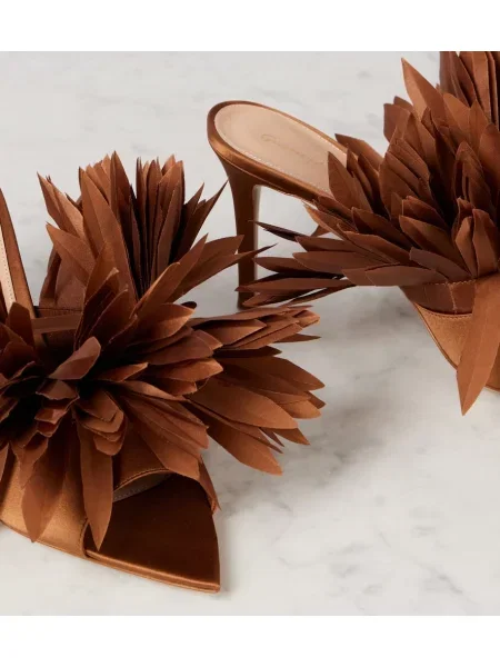 Papuci tip mules Gianvito Rossi din satin maro
