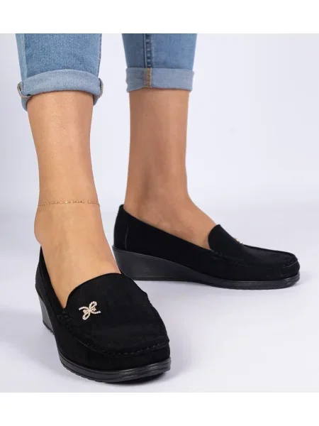 Semišové loafers Gemre na klínovém podpatku černé