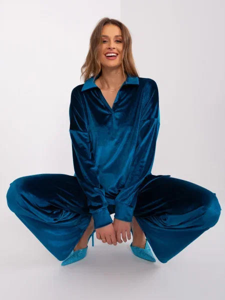 Hlače Fashionhunters iz rebrastega žameta temno modra