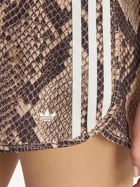 Adidas Originals Saténové Šortky Snake Print Satin béžová / tmavě hnědá bílá