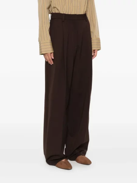 Pantaloni Thelatest plisate maro