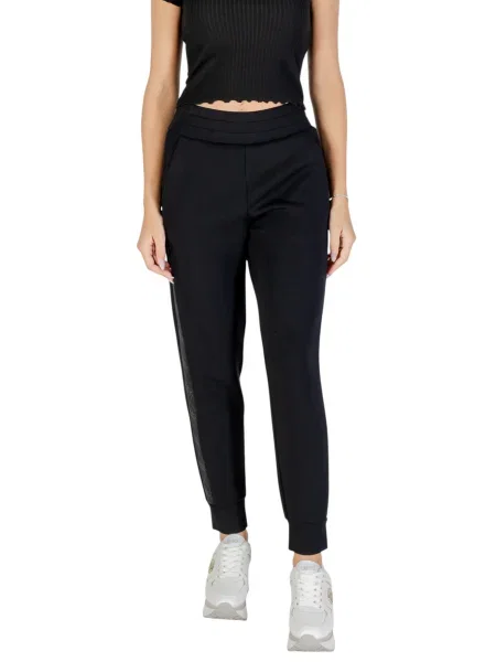 Trenirka Guess črna