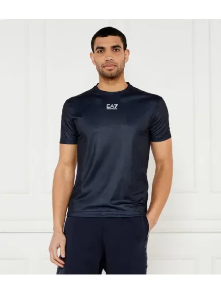 Tricou