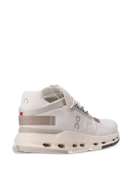 Sneakerși On
