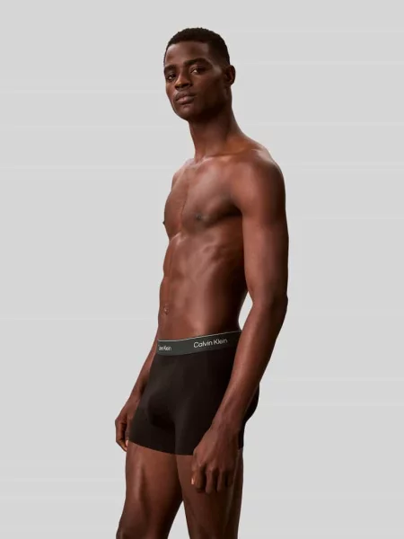 Obcisłe bokserki o kroju regular fit z mieszanki bawełny w zestawie 3 szt. Calvin Klein Underwear czarne