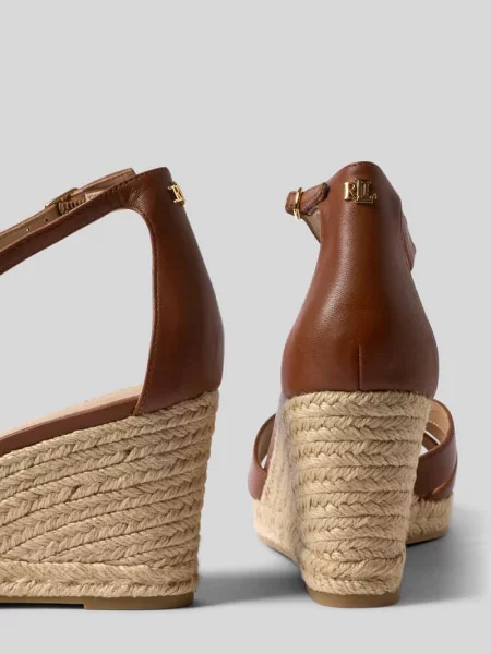 Klapki Lauren Ralph Lauren na koturnie brązowe