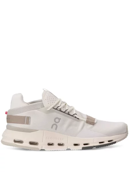 Sneakerși On