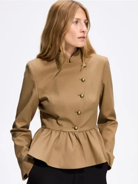 Reserved Blazer cu decorativi bej