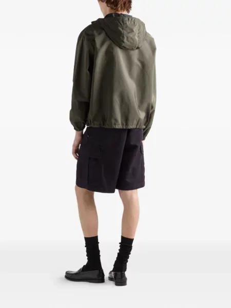 Яке Prada обратими зелено