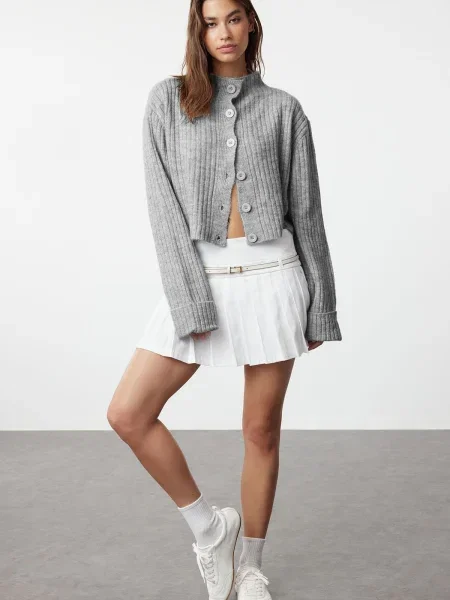 Trendyol Gray Crop Soft Textured Stand Collar Knitwear Cardigan šedý