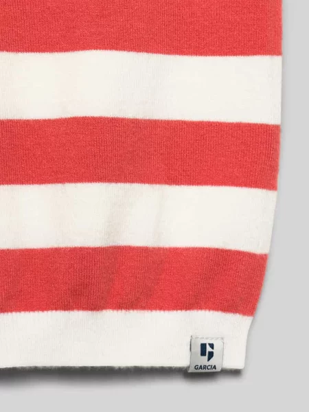 Bezrękawnik o kroju regular fit w imitacji dzianiny z naszywką z logo Garcia