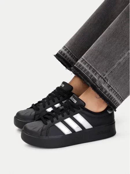 Детские кроссовки Adidas черные