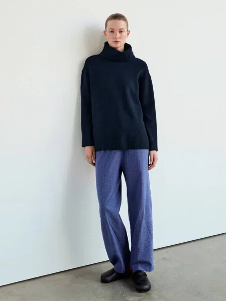 Sweter dzianinowy z golfem Kobieta S MANGO granatowy