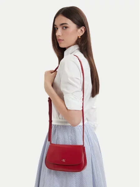 Calvin Klein Geantă Ck Flap Camera Bag Vișiniu roșu