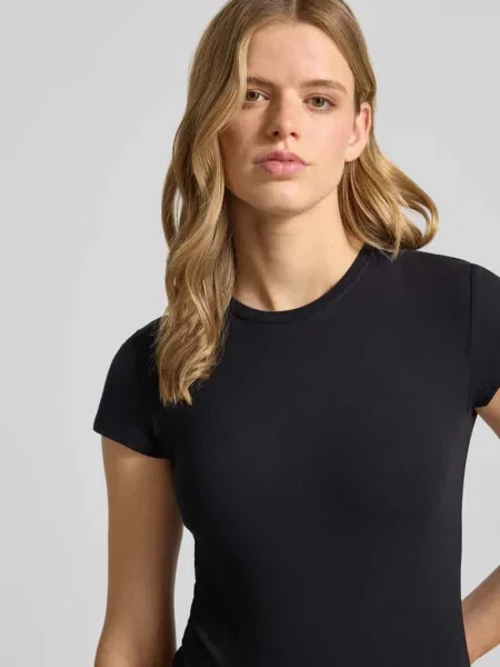 T-shirt z okrągłym dekoltem Review czarna