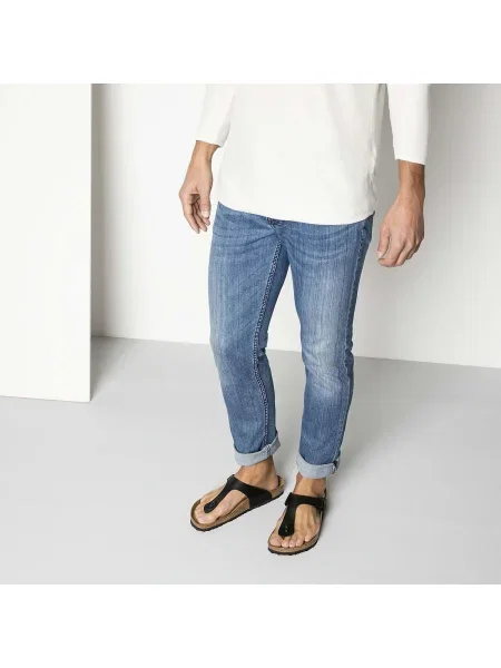 BIRKENSTOCK Ujjelválasztó-pántos szandál Gizeh' fekete