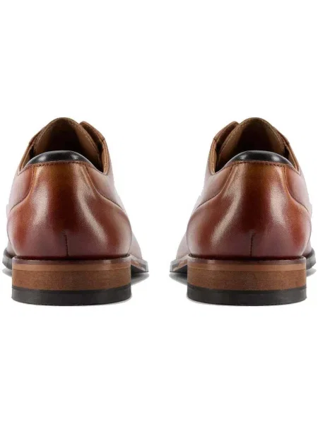 Pantofi Clarks din dantelă maro