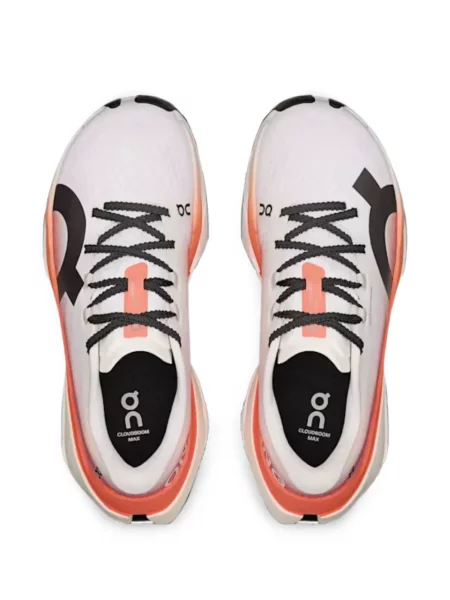 Sneakerși On alb
