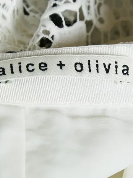 Миди пола Alice + Olivia на цветя с дантела бяло
