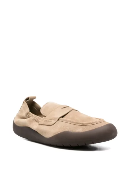 Pantofi loafer Prada din piele de căprioară cu autograf