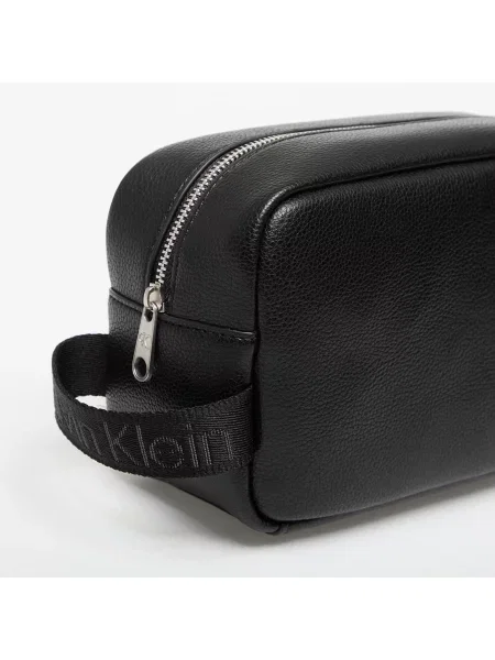 Козметична чанта Calvin Klein черно