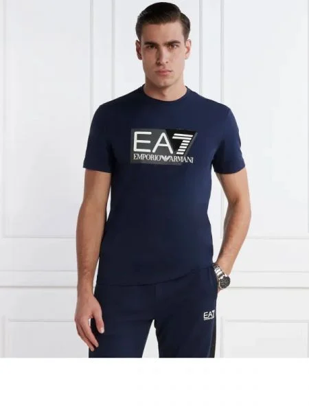 Tricou