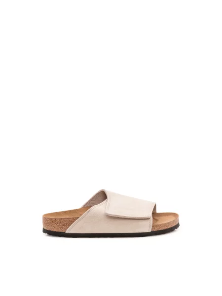 Klapki Birkenstock zamszowe beżowe