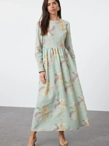 Rochie Trendyol de in cu model floral de costum