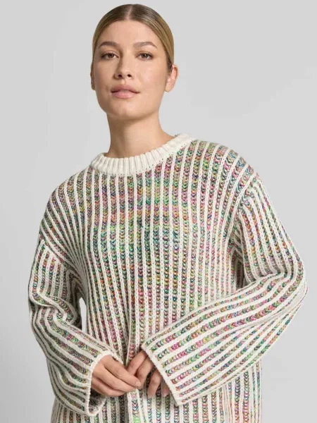 Sweter z dzianiny z okrągłym dekoltem model ANILA' Ichi biały