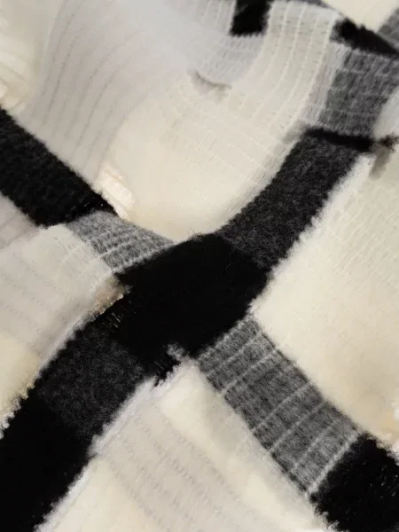 Fular Issey Miyake cu franjuri alb