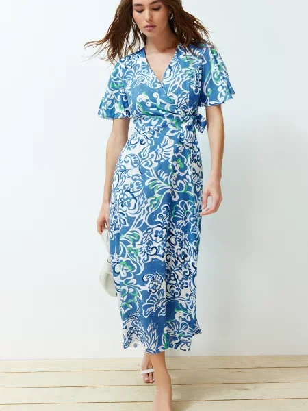 Sukienka midi Trendyol w kwiatki niebieska