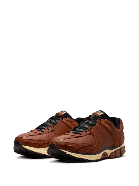 Sneakerși Nike Vomero maro