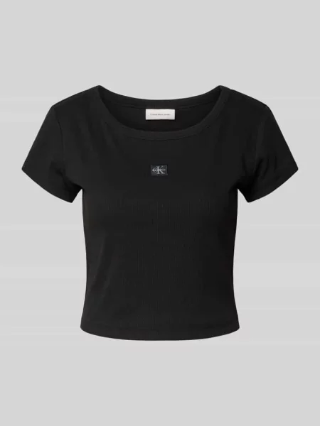 T-shirt o krótkim kroju z detalem z logo Calvin Klein Jeans czarna