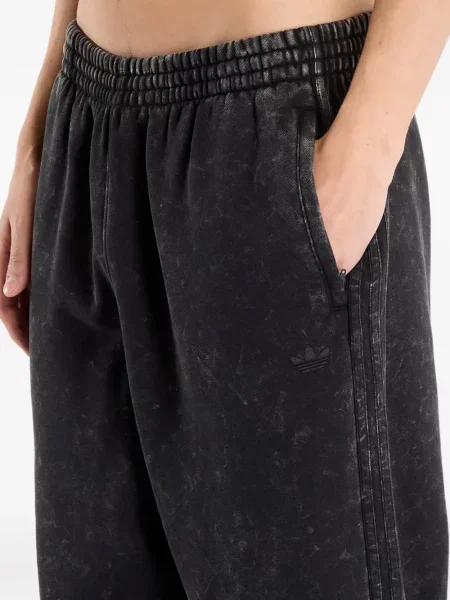 Dlouhé běžecké boty Adidas Terrex s krátkými rukávy s výstřihem do v černé