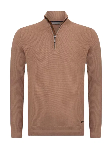 Jacey Quinn Pulover maro