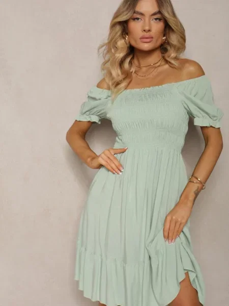 Sukienka o Rozkloszowanym Kroju z Gumką przy Dekolcie Moridia zielona