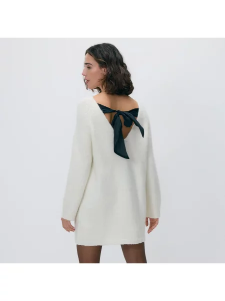 Reserved Šaty s ozdobným vázáním tělová