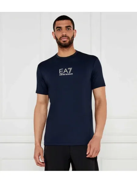 Tricou