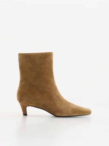 Reserved Botine din piele de oaie bej