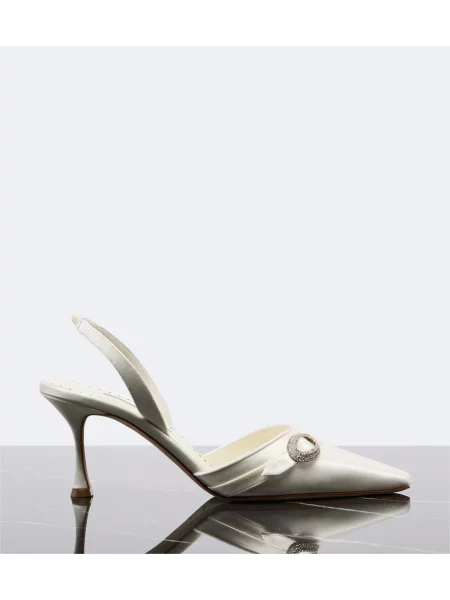 Pantofi cu toc Manolo Blahnik din satin slingback alb