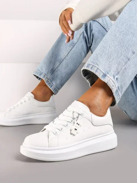 Sneakerși Casual Albi cu Pandantiv Ursuleț Ulevidia alb