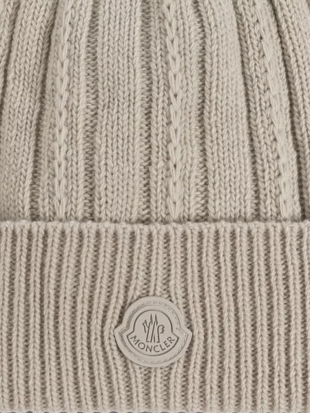 Căciulă Moncler tricotate cu autograf