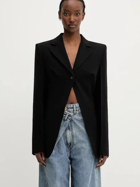 Sportmax sacou un singur rând de uni negru