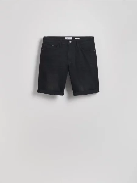 Reserved Pantaloni scurți slim fit cu pliuri negru