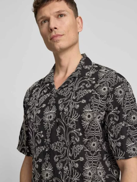 Koszula casualowa o kroju regular fit z kwiatowym haftem na całej powierzchni Jake*s Studio Men czarna