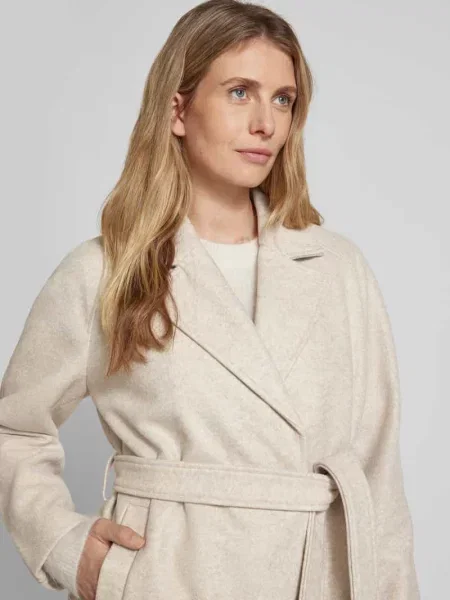 Kurtka o kroju relaxed fit z kołnierzem z połami model ‘VMFORTUNEAYA’ Vero Moda beżowa