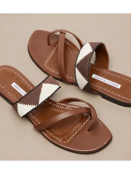 Sandale Manolo Blahnik din piele maro