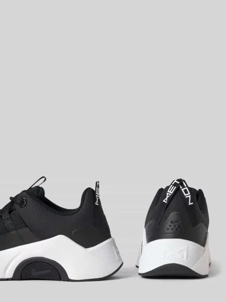Sneakersy z detalem z logo Nike czarne