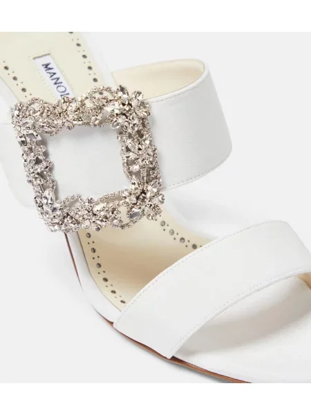 Papuci tip mules Manolo Blahnik alb