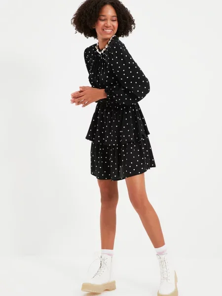 Sukienka mini Trendyol z okrągłym dekoltem czarna